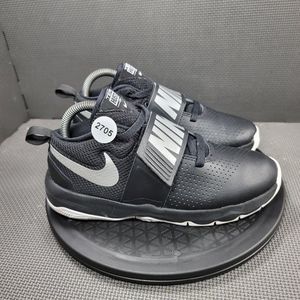 Youth Sz 6 Black & White Nike Team Hustle D 8 Athletic Shoes